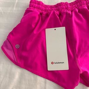 Lululemon Hotty Hot LR Short 2.5” lined